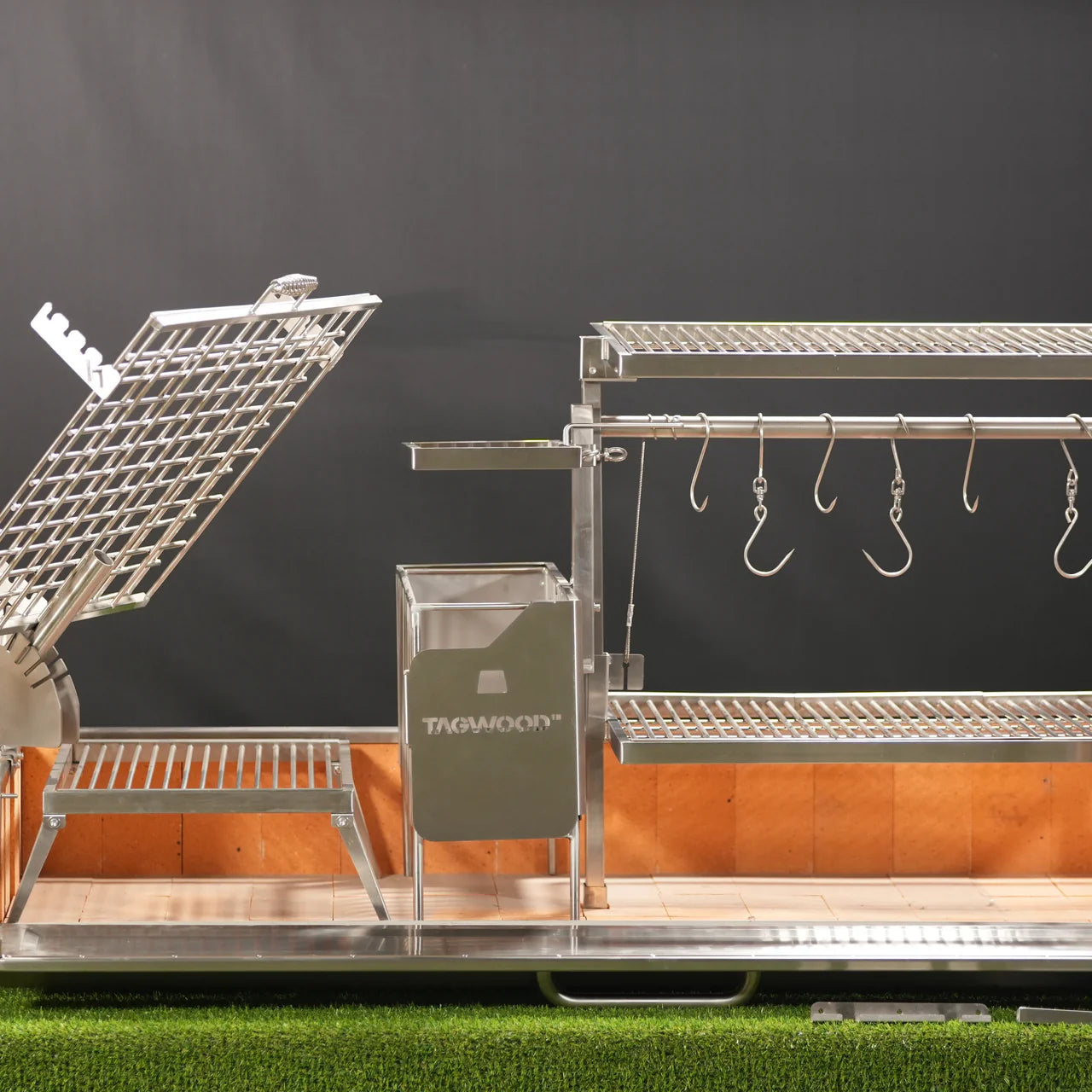 Tagwood BBQ28SS – XL Built‑In Argentine Santa Maria Grill -  Piratically Built