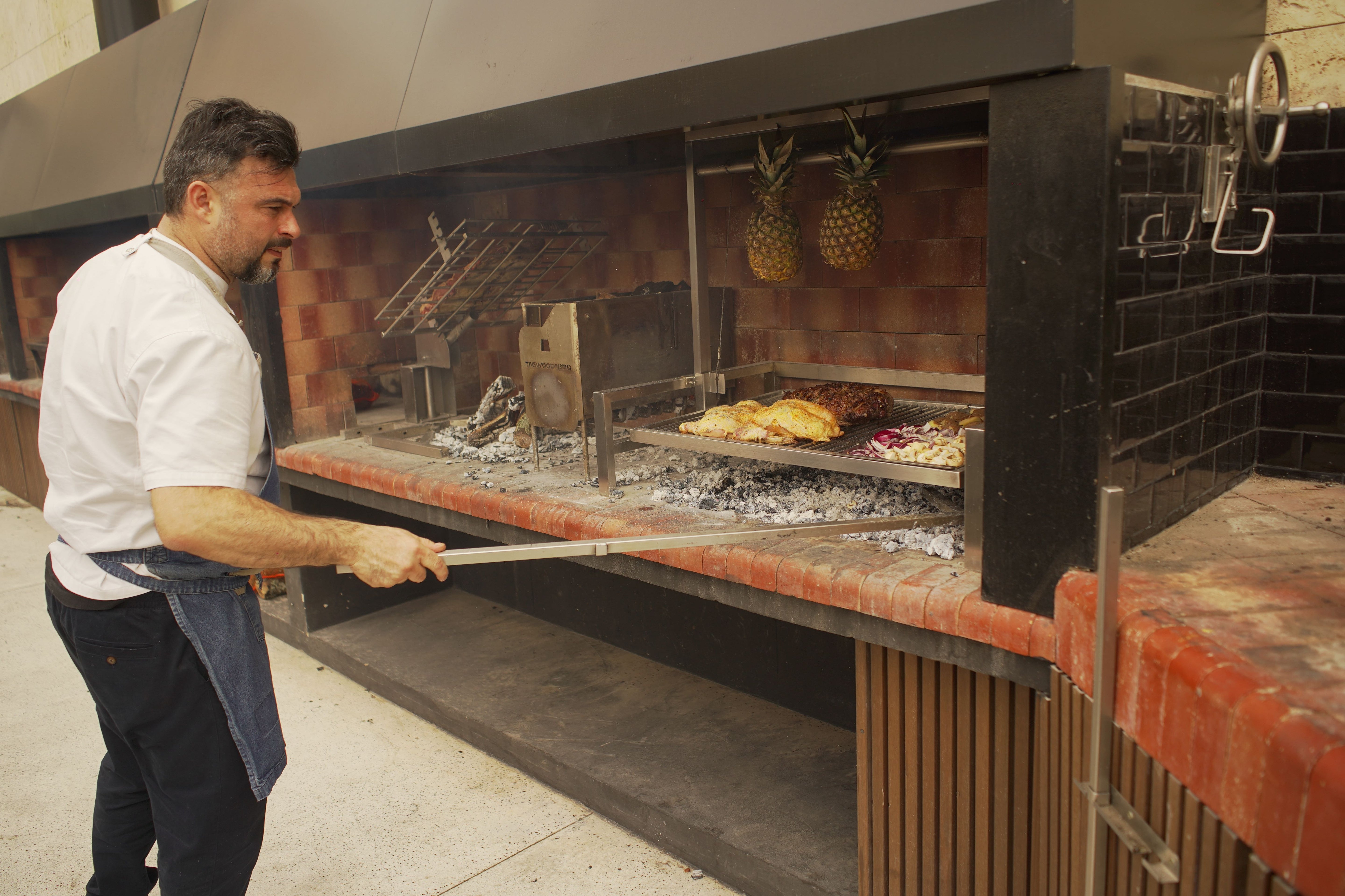 Tagwood BBQ09SS – Argentine Stainless Steel Santa Maria Grill